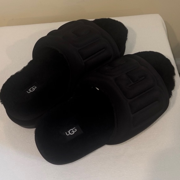 UGG Women's Graphic Maxi Slide 
Black size 10 - Picture 5 of 5